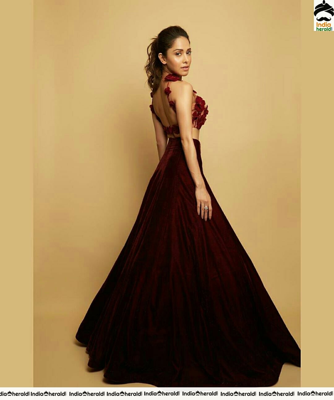 Nushrat Shows her tiny waistline and teases us