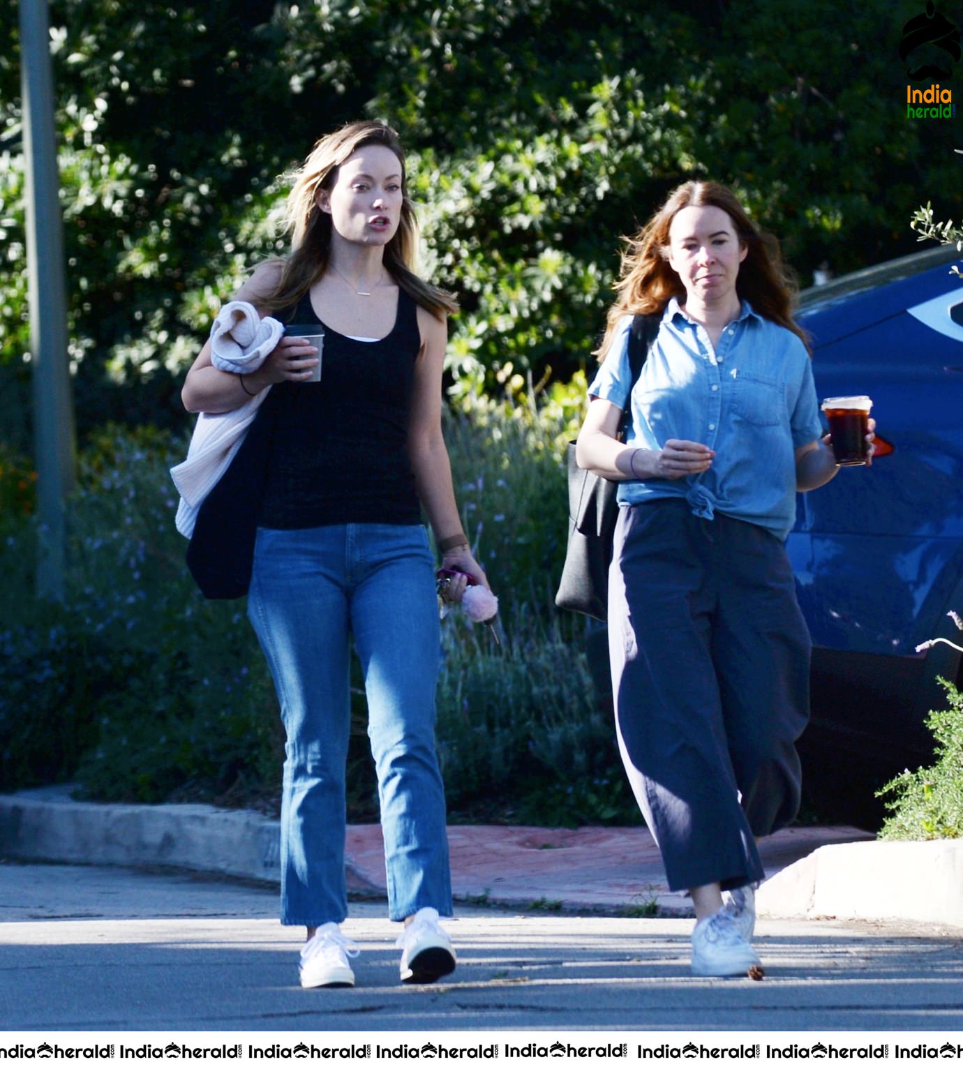 Olivia Wilde caught by Paparazzi while she was out for coffee in Los Angeles