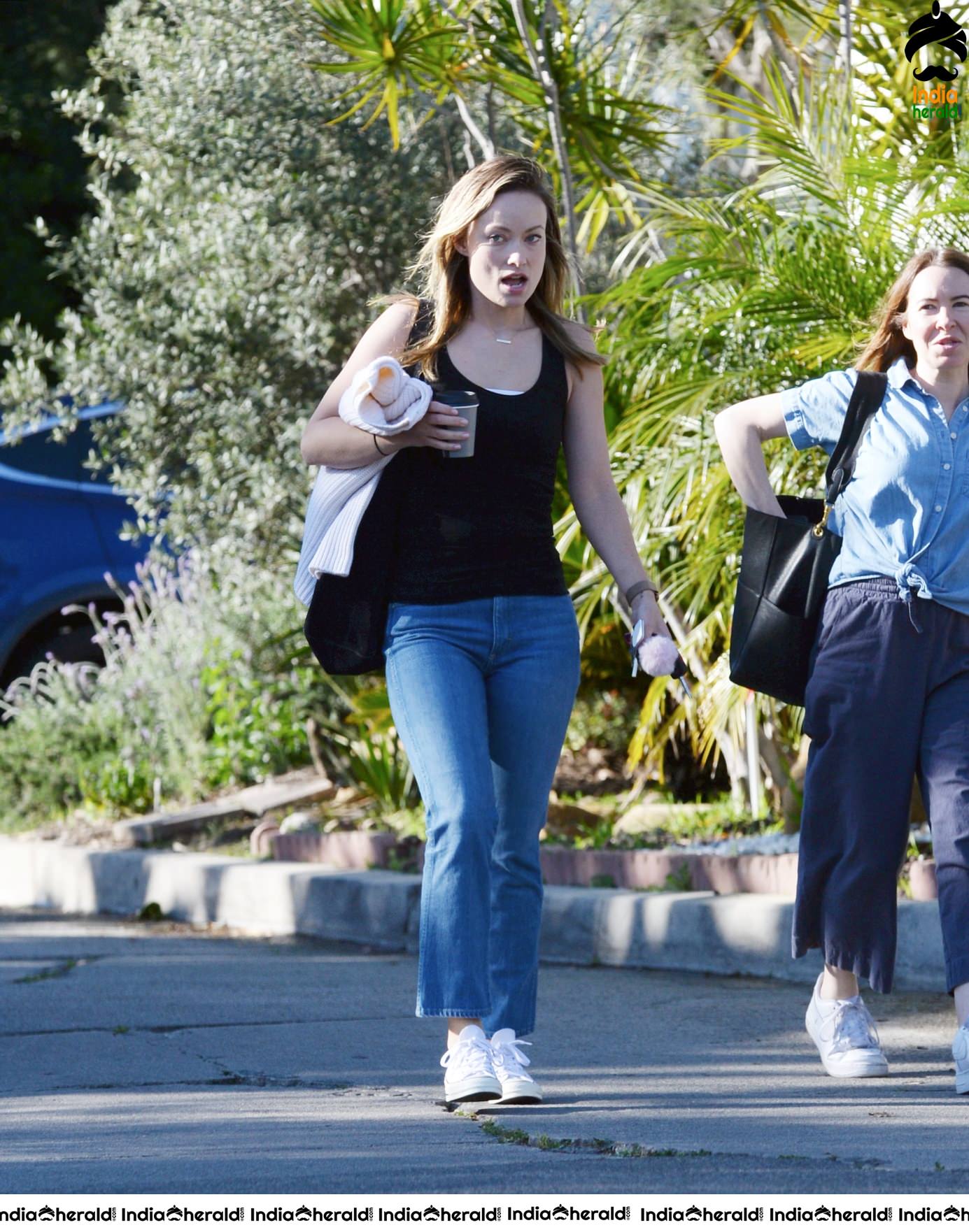 Olivia Wilde caught by Paparazzi while she was out for coffee in Los Angeles
