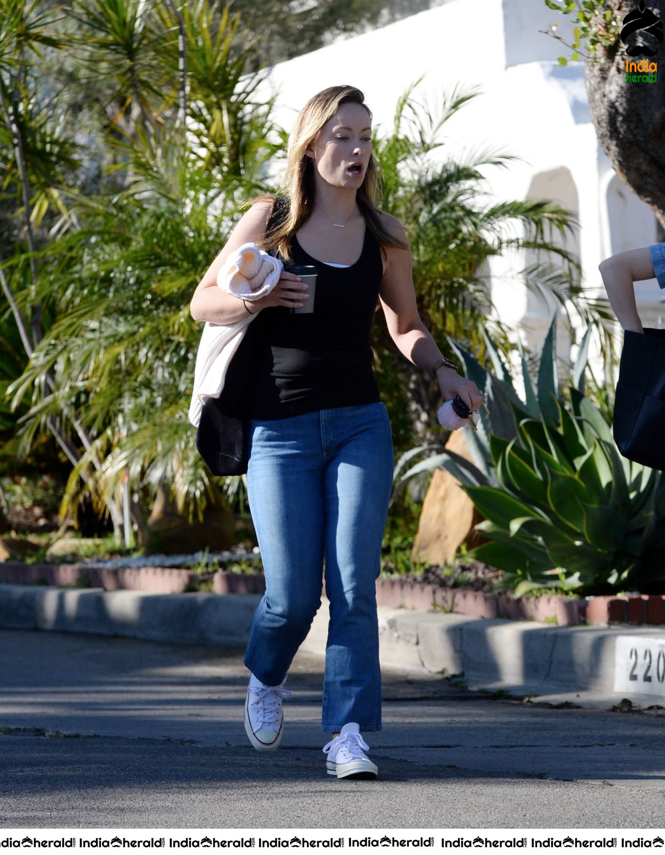 Olivia Wilde caught by Paparazzi while she was out for coffee in Los Angeles