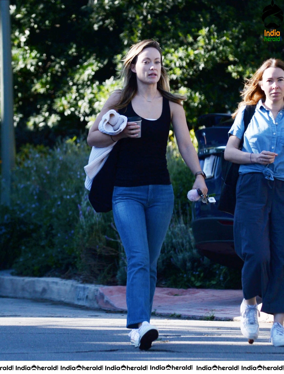 Olivia Wilde caught by Paparazzi while she was out for coffee in Los Angeles