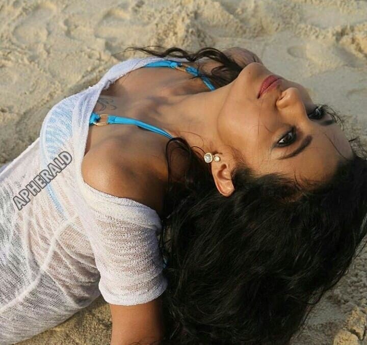 Oops Hot Mood Erecting Unseen photos of Trisha captured on screen