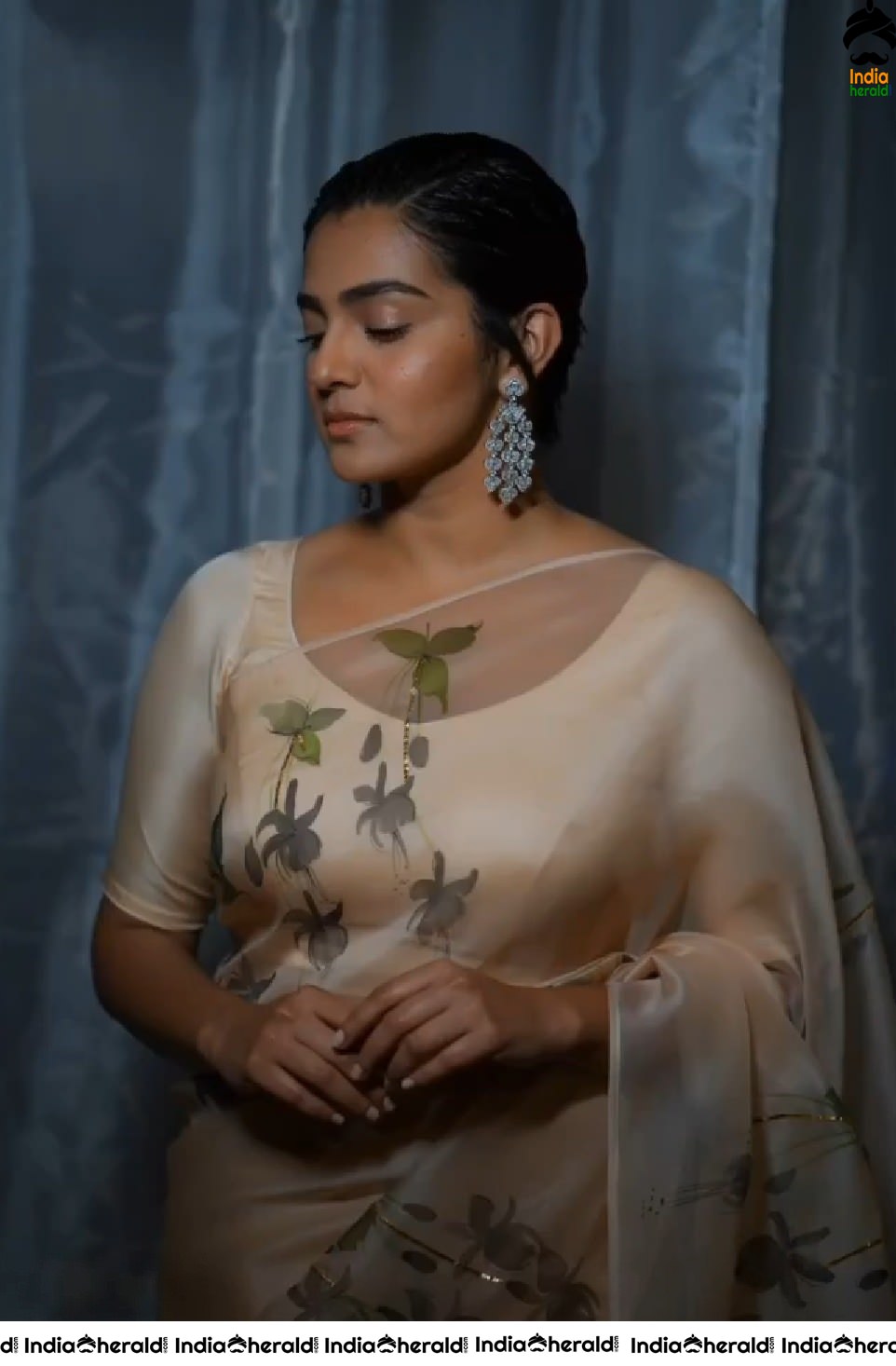 Parvathy Latest Gorgeous Photos