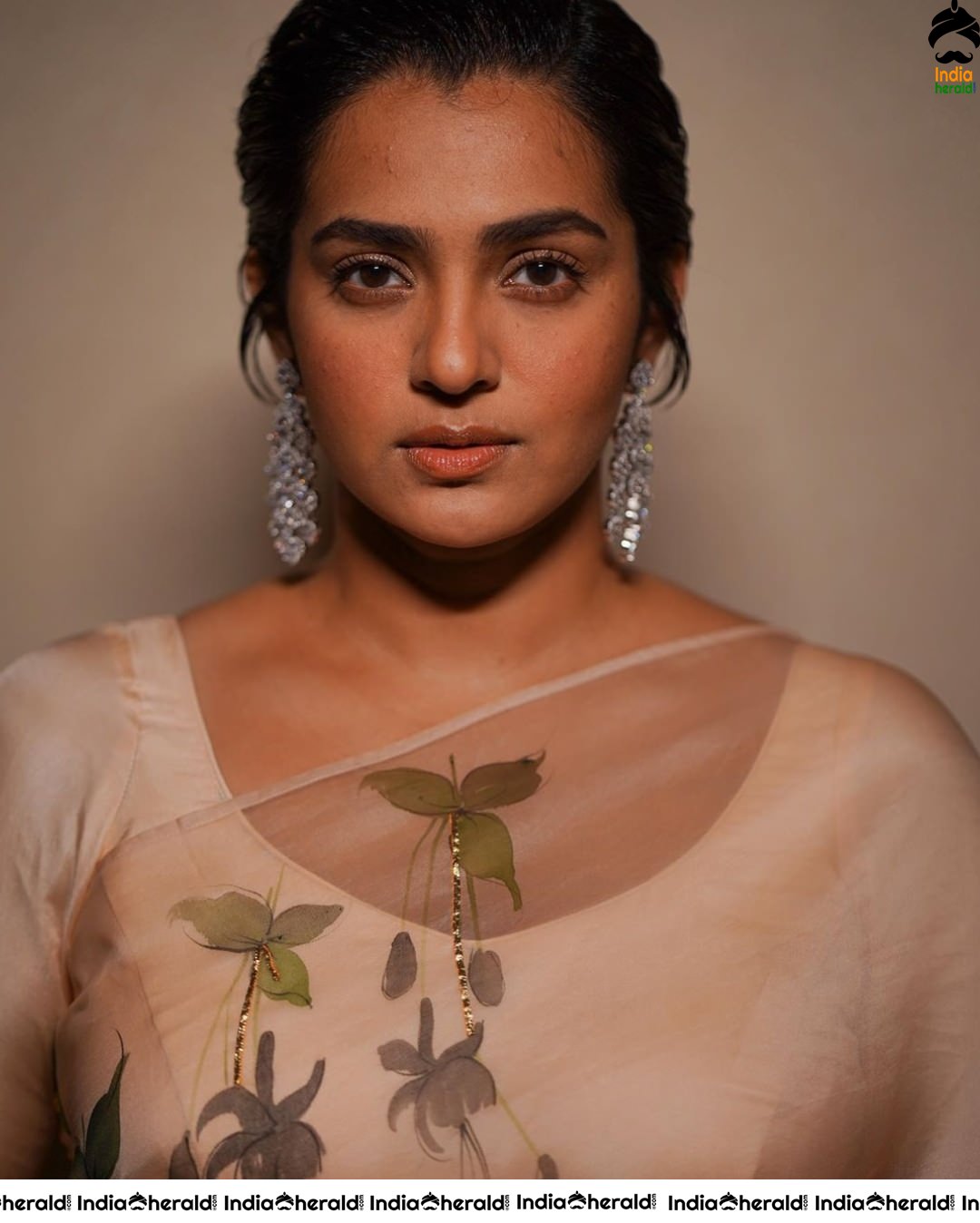 Parvathy Latest Gorgeous Photos