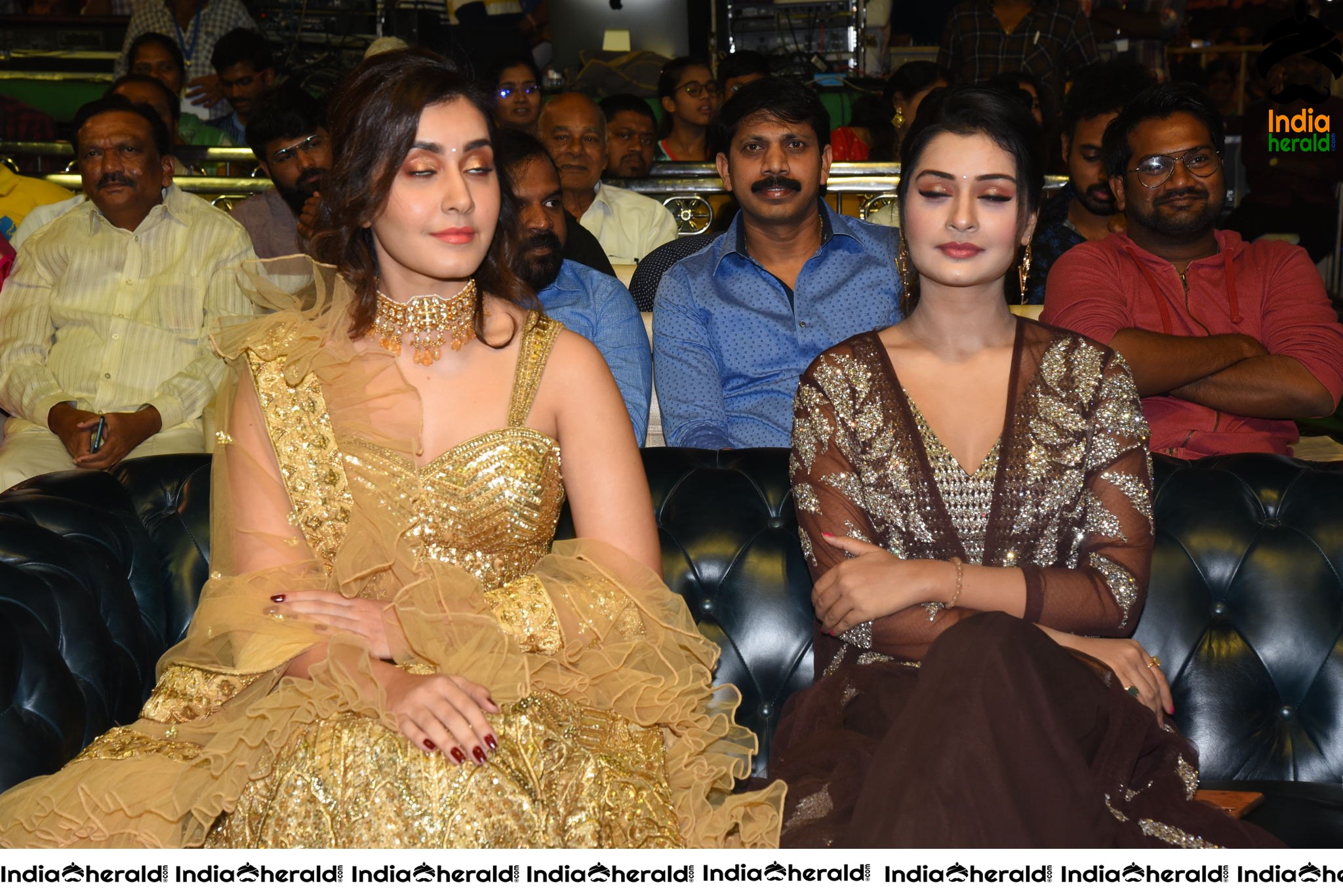 Payal Rajput and Raashi Khanna spotted together and they are all smiles Set 1