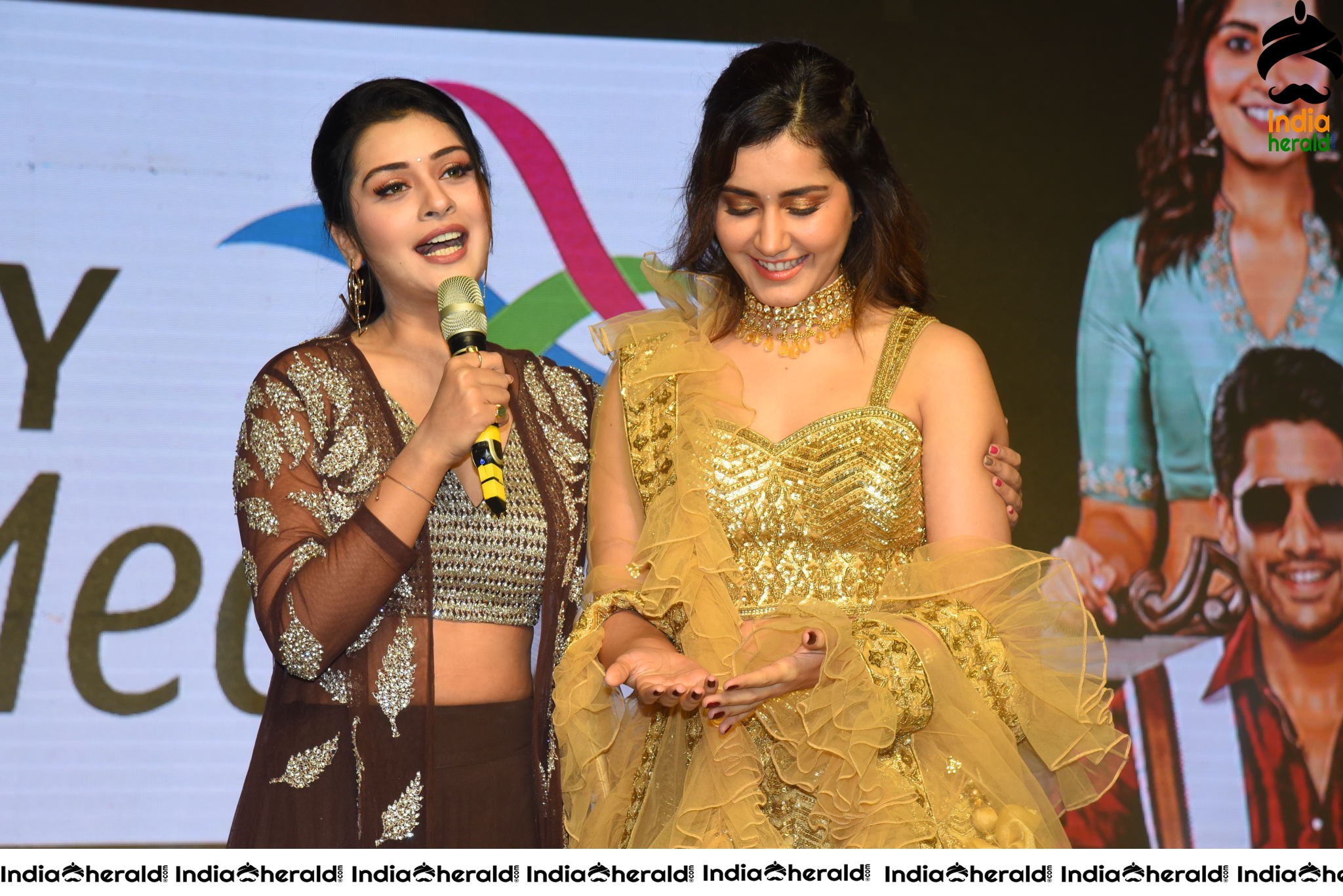 Payal Rajput and Raashi Khanna spotted together and they are all smiles Set 2