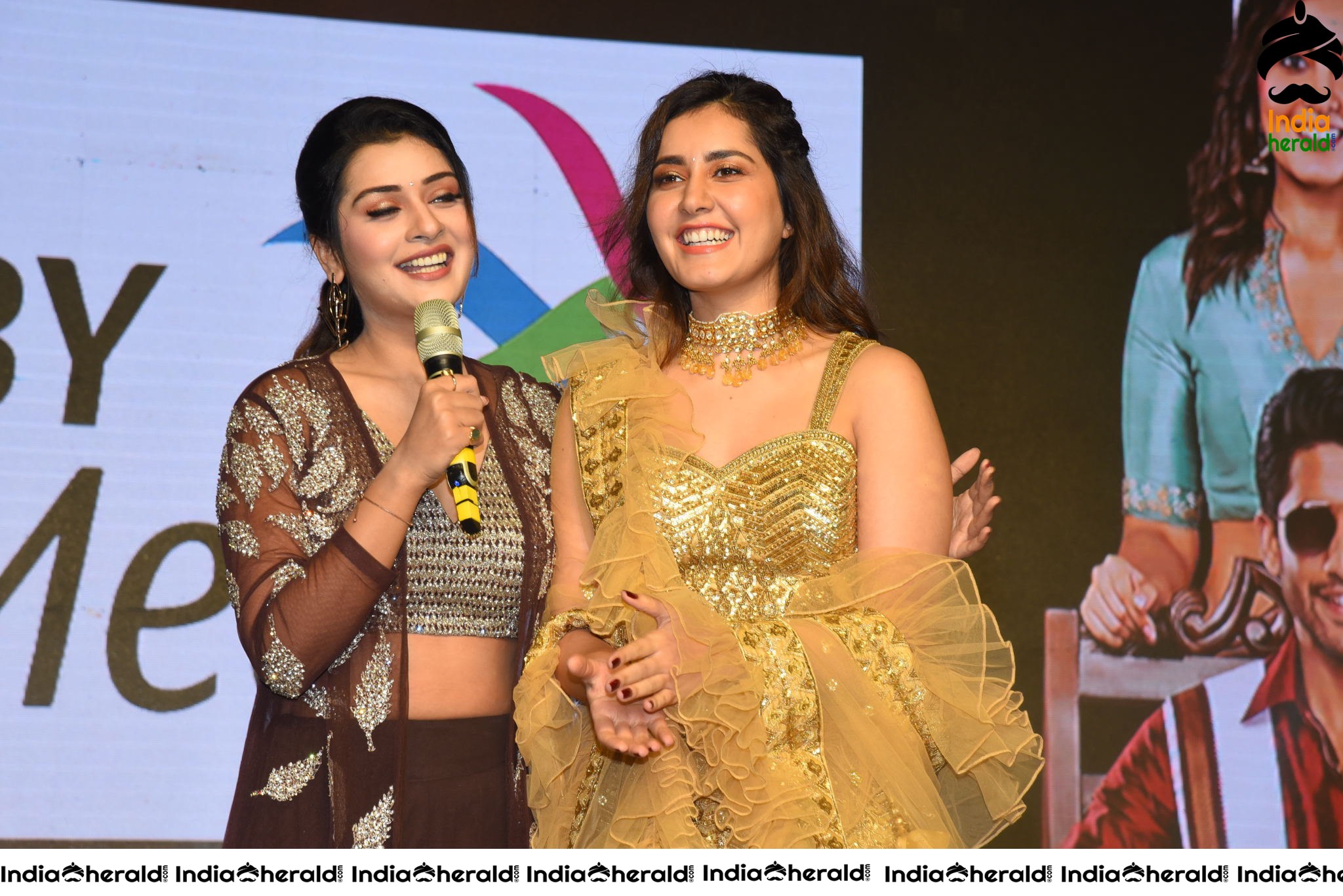 Payal Rajput and Raashi Khanna spotted together and they are all smiles Set 2