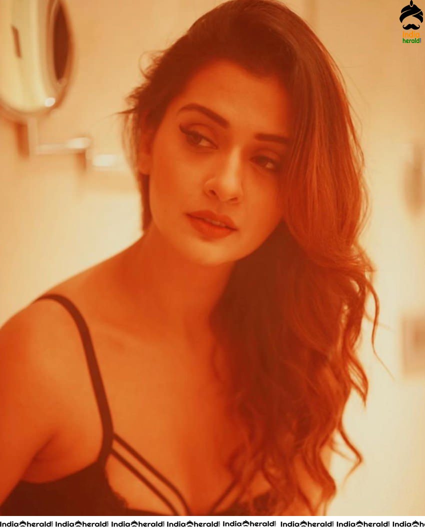 Payal Rajput Latest Hot Cleavage and Thighs Exposing Photos Set 1