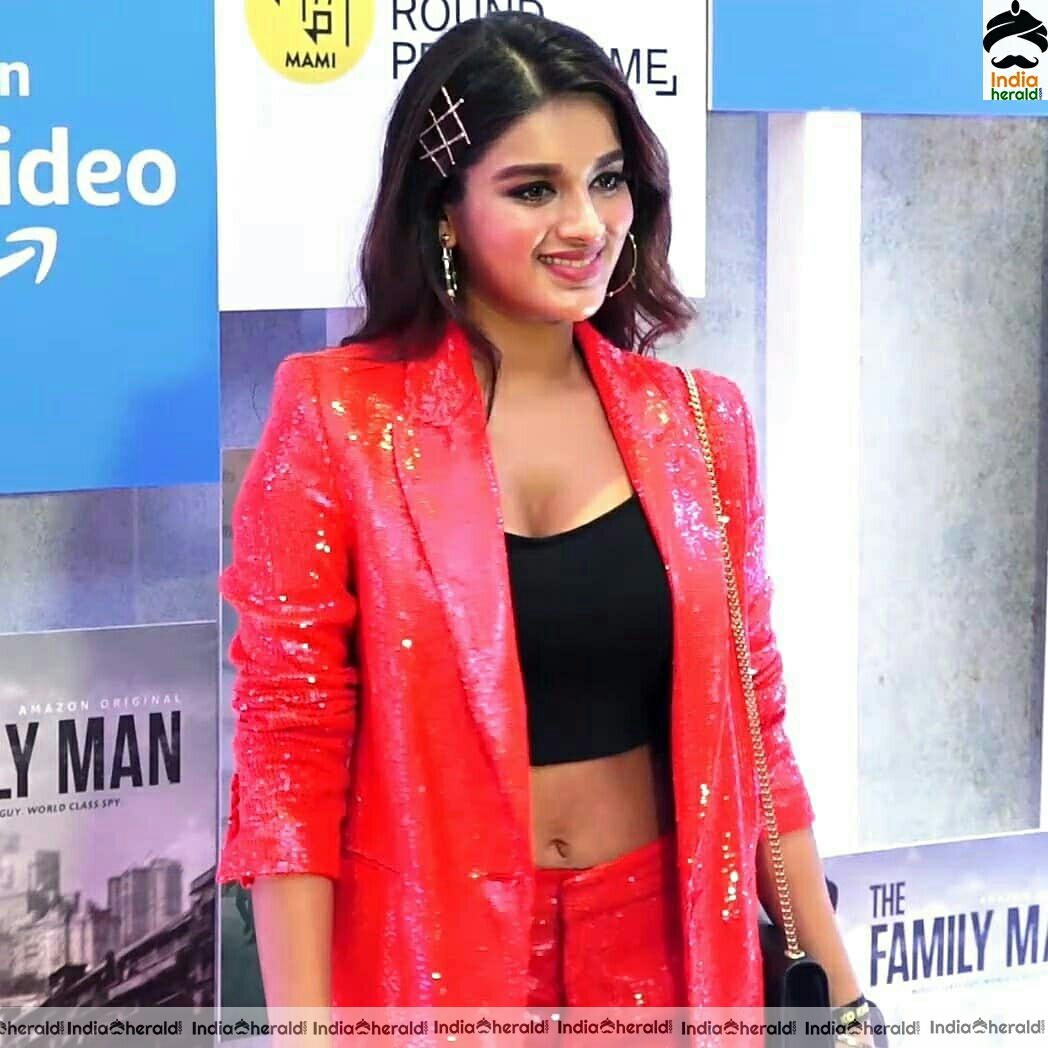 Payal Rajput Shows Her Hot Cleavage And Fleshy Waist During A Public Appearance