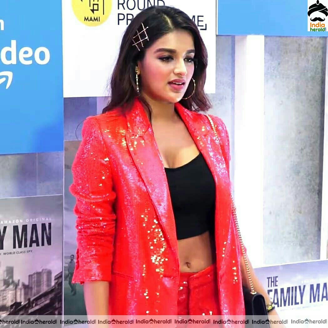 Payal Rajput Shows Her Hot Cleavage And Fleshy Waist During A Public Appearance