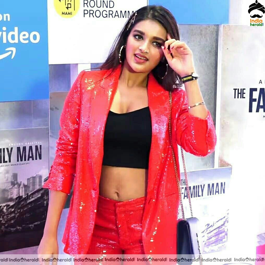 Payal Rajput Shows Her Hot Cleavage And Fleshy Waist During A Public Appearance