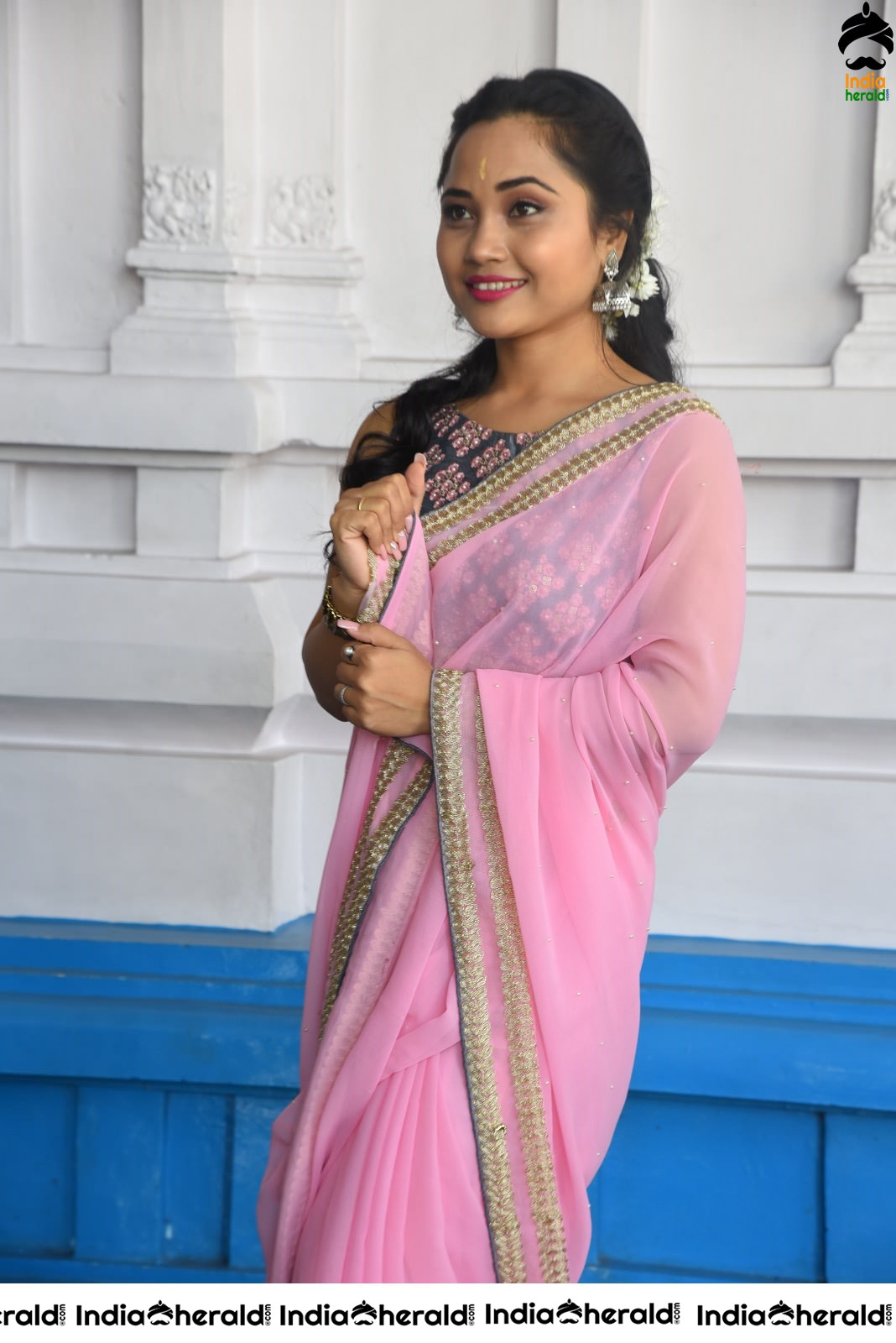 Pinky Moni Saikia Looking Sexy in Light Pink Saree Set 1