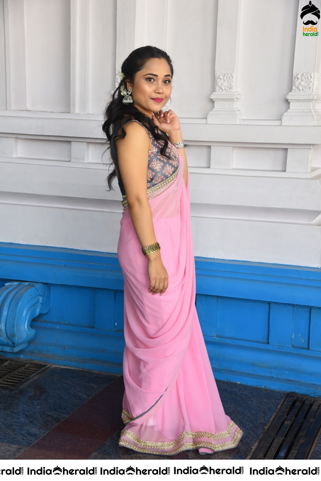 Pinky Moni Saikia Looking Sexy in Light Pink Saree Set 2