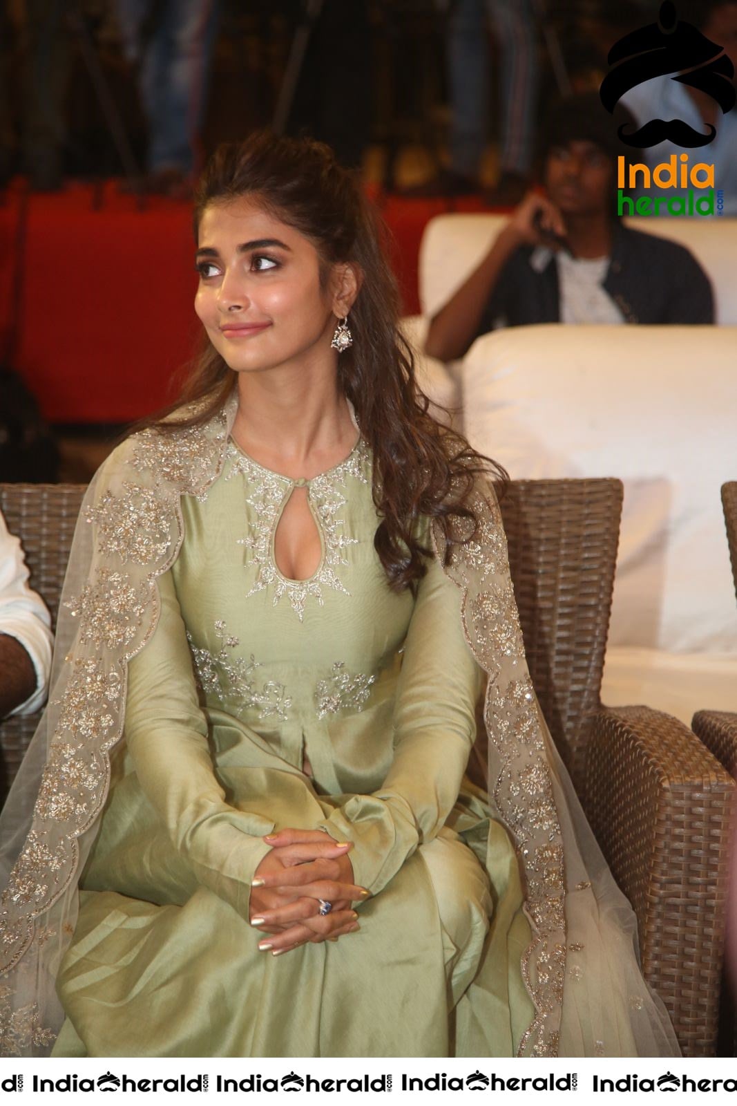 Pooja Hegde Hot Cleavage Show in Traditional Dress Set 1