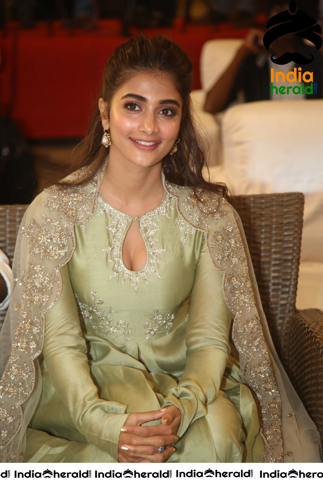 Pooja Hegde Hot Cleavage Show in Traditional Dress Set 2