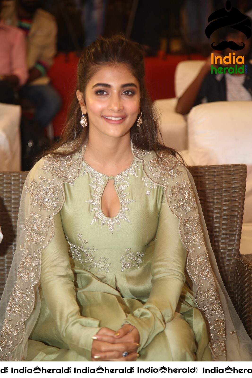 Pooja Hegde Hot Cleavage Show in Traditional Dress Set 2