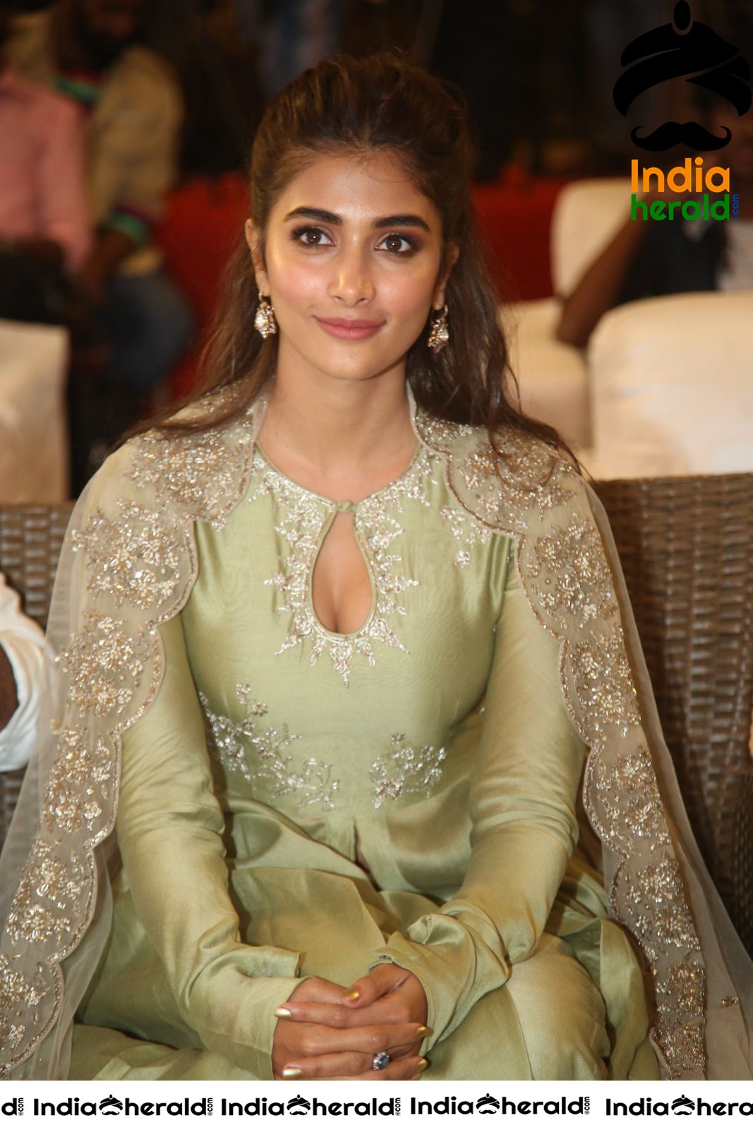 Pooja Hegde Hot Cleavage Show in Traditional Dress Set 3