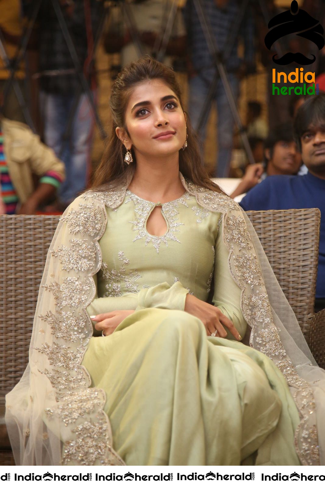 Pooja Hegde Hot Cleavage Show in Traditional Dress Set 5