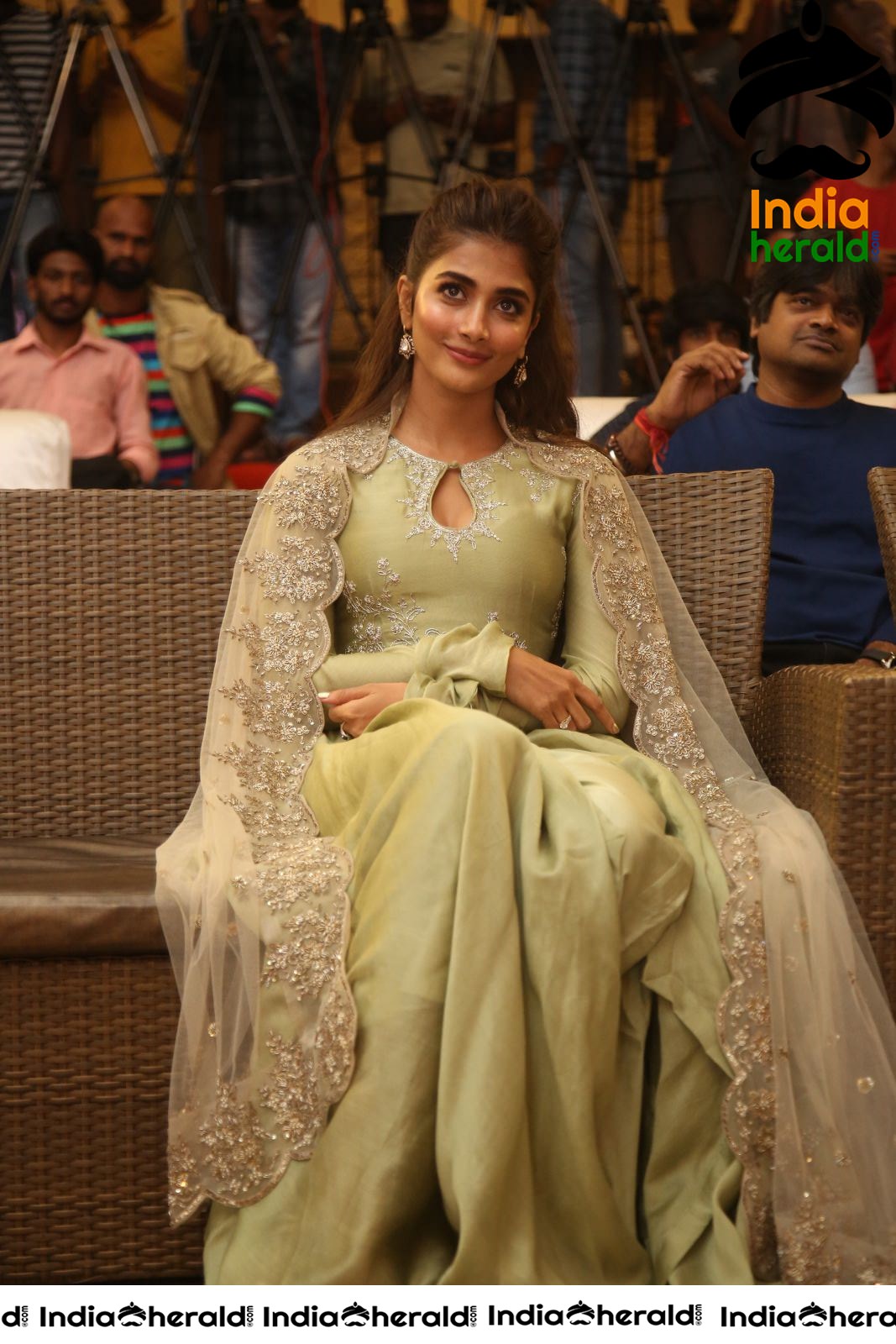 Pooja Hegde Hot Cleavage Show in Traditional Dress Set 5