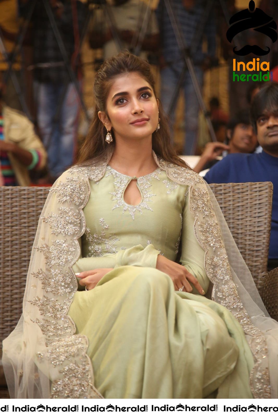 Pooja Hegde Hot Cleavage Show in Traditional Dress Set 5