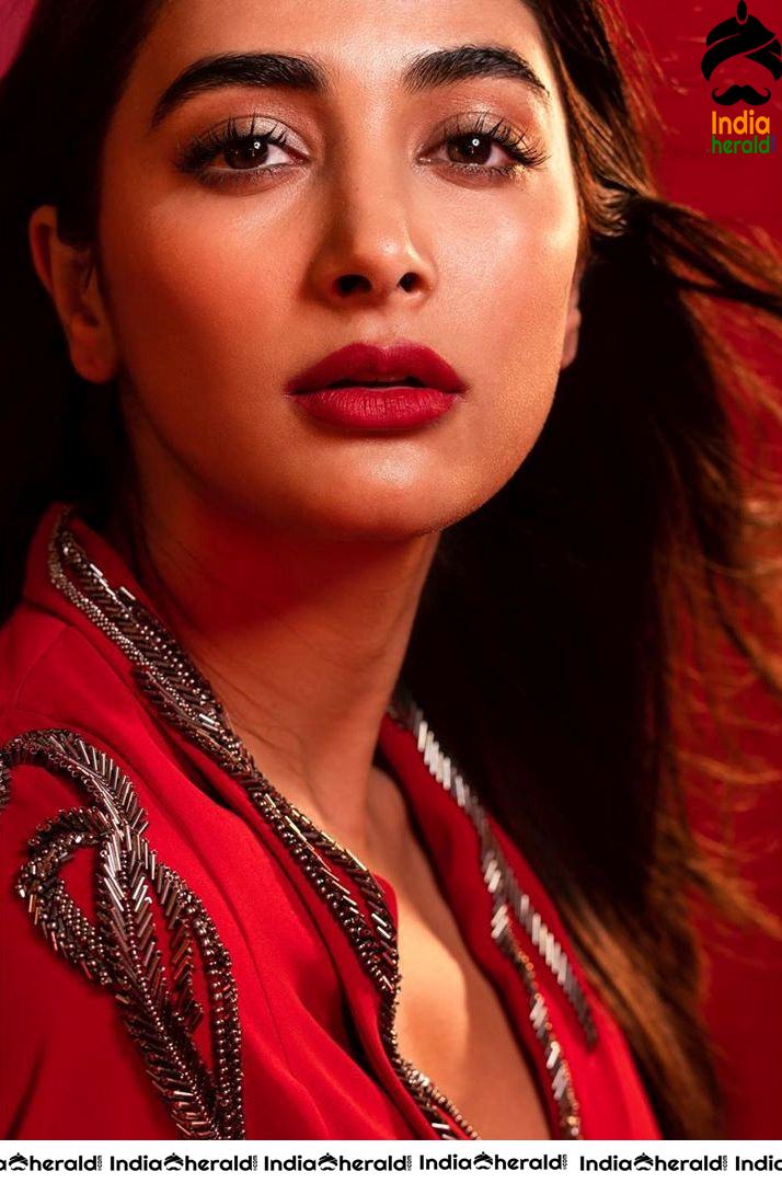 Pooja Hegde Hot Foxy and Bewitching Latest Photos Set 2