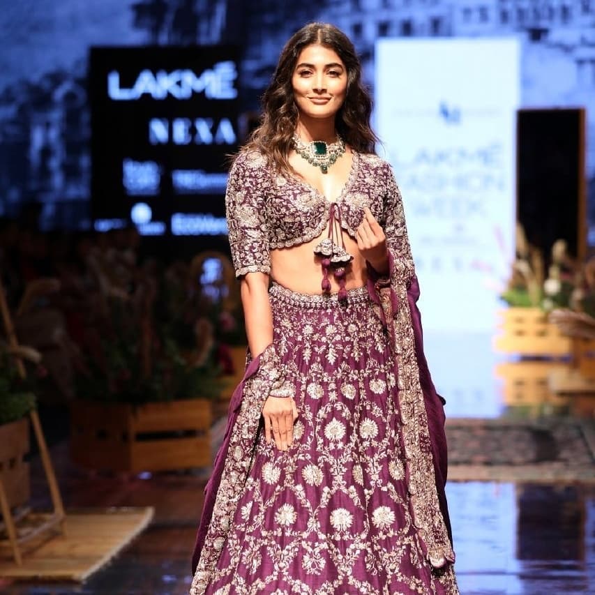 Pooja Hegde Hot Ramp Walk In Lakme Fashion Week Winter 2019