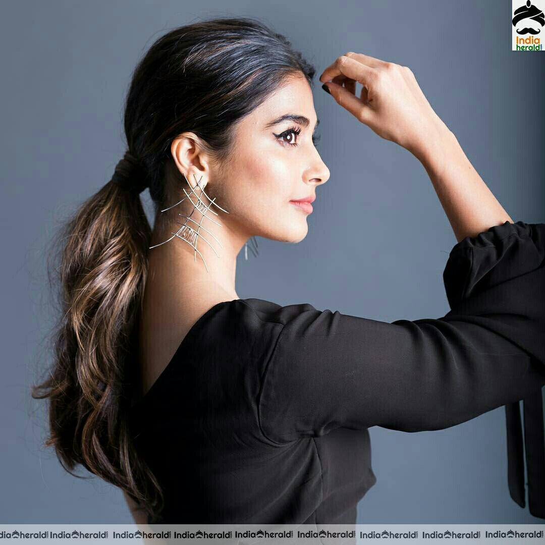 Pooja Hegde Latest Hot Clicks