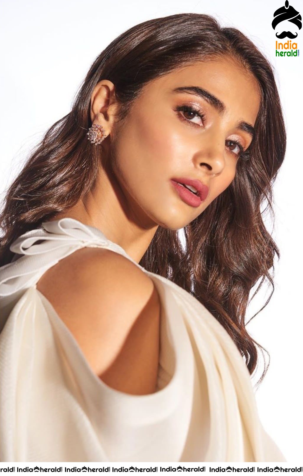 Pooja Hegde Latest Hot Photoshoot and Candid Clicks