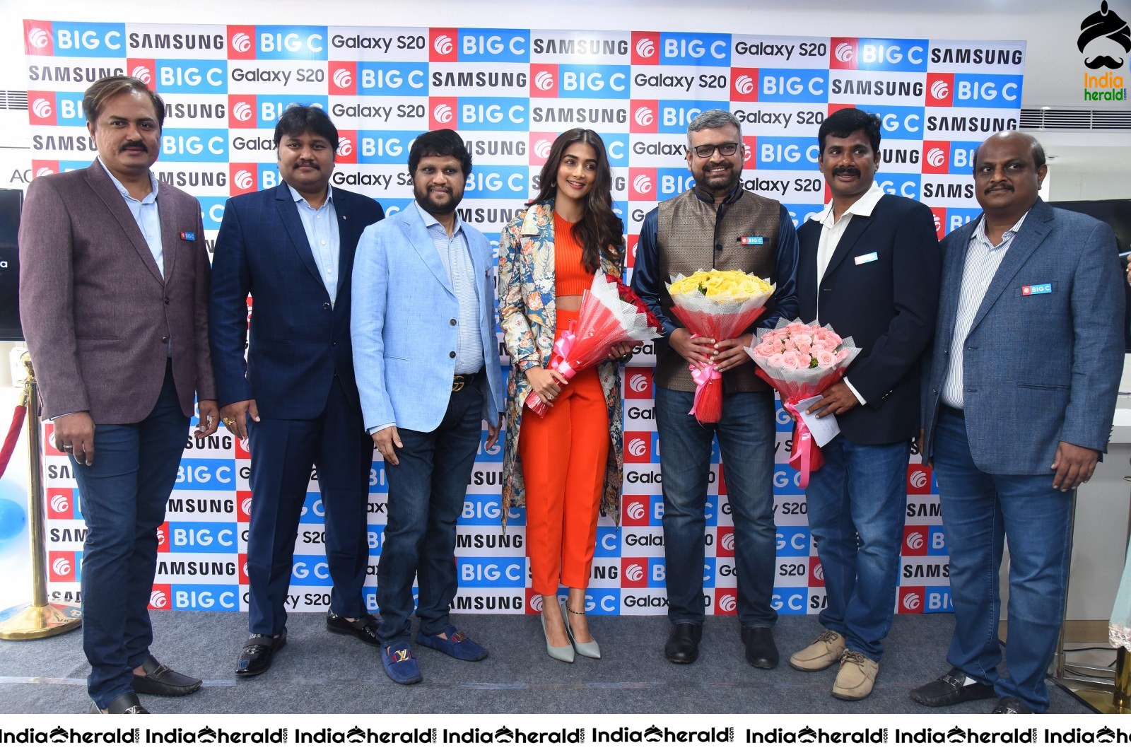 Pooja Hegde launches Samsung Galaxy S20 at Big C Madhapur Set 1