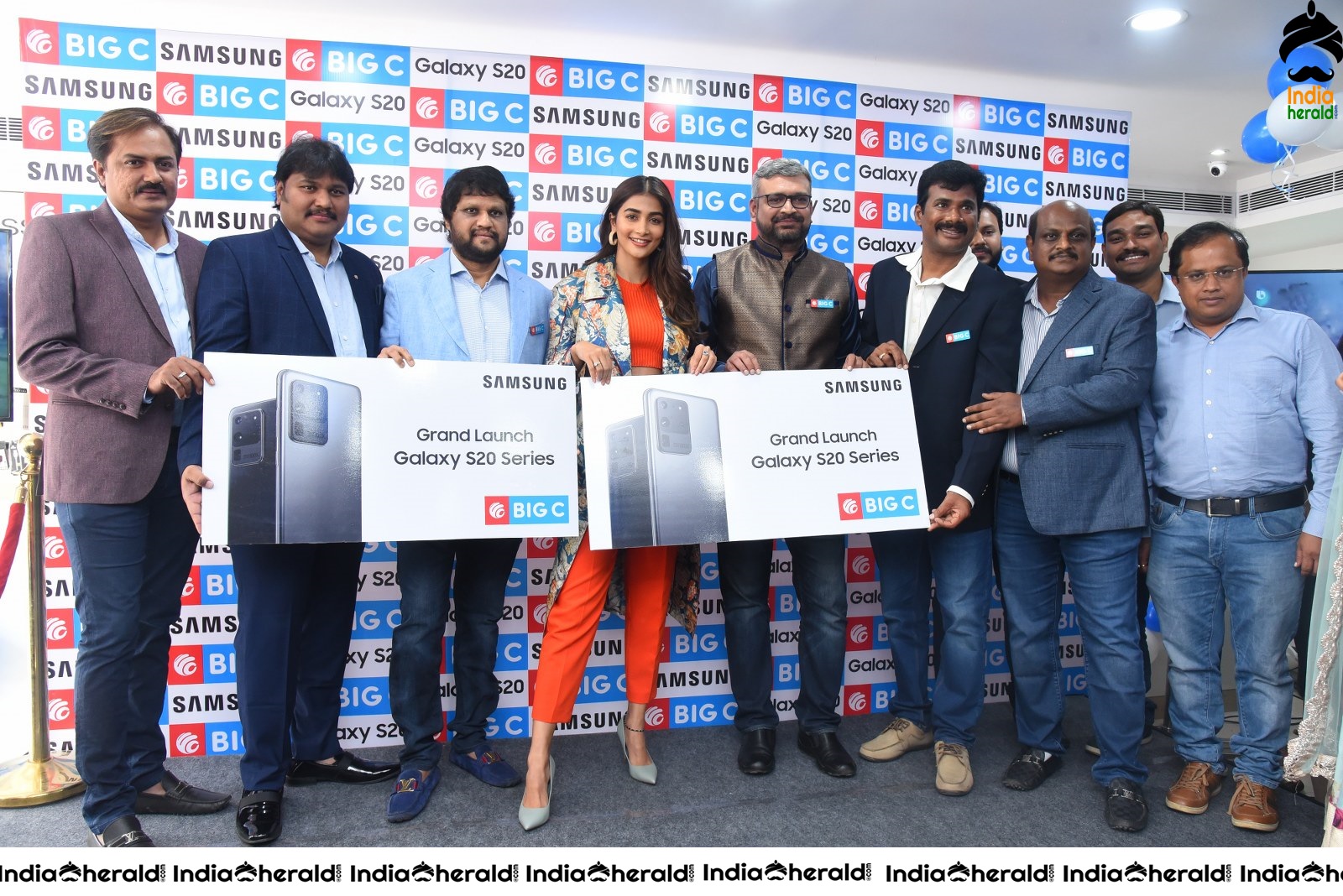 Pooja Hegde launches Samsung Galaxy S20 at Big C Madhapur Set 3