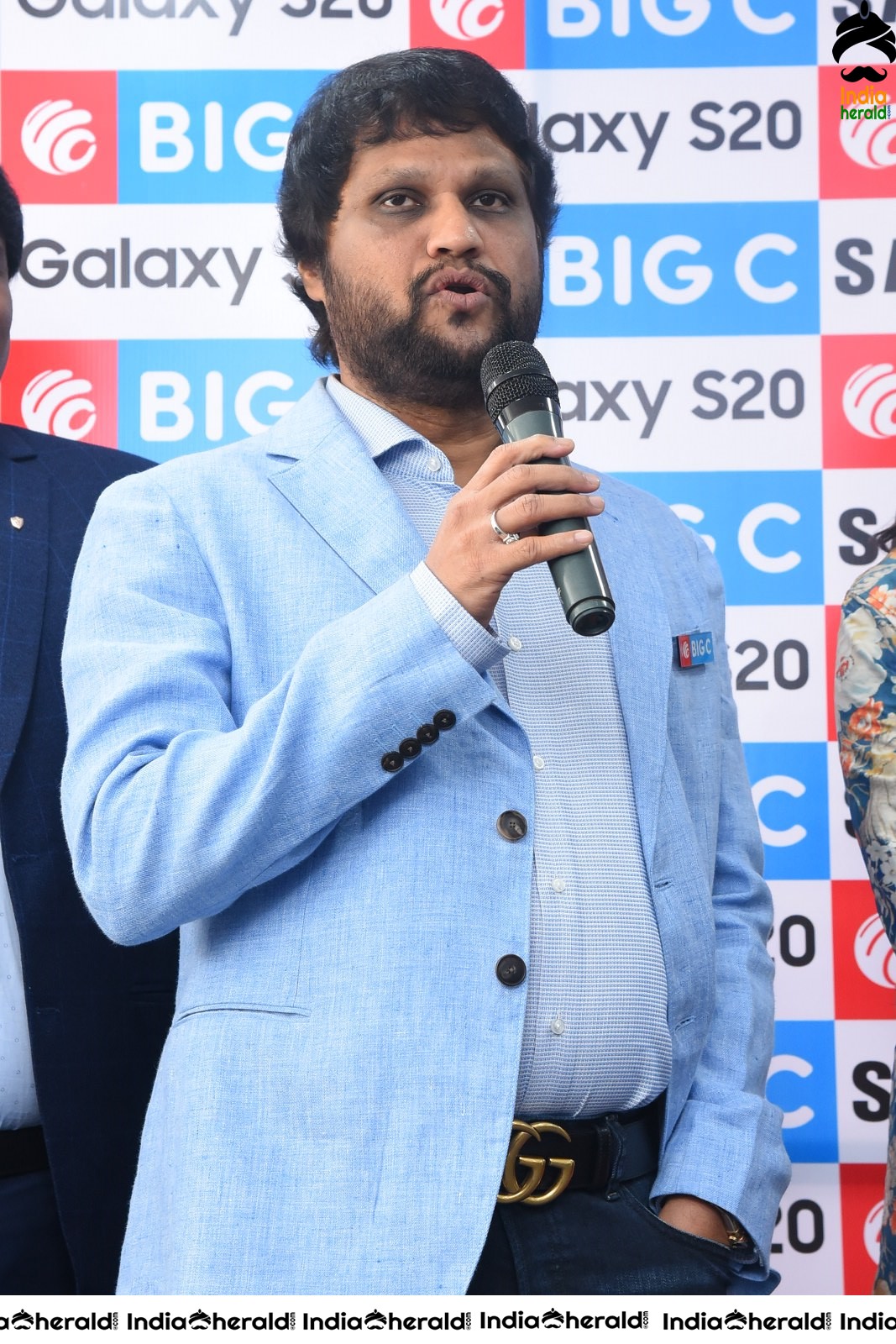 Pooja Hegde launches Samsung Galaxy S20 at Big C Madhapur Set 4