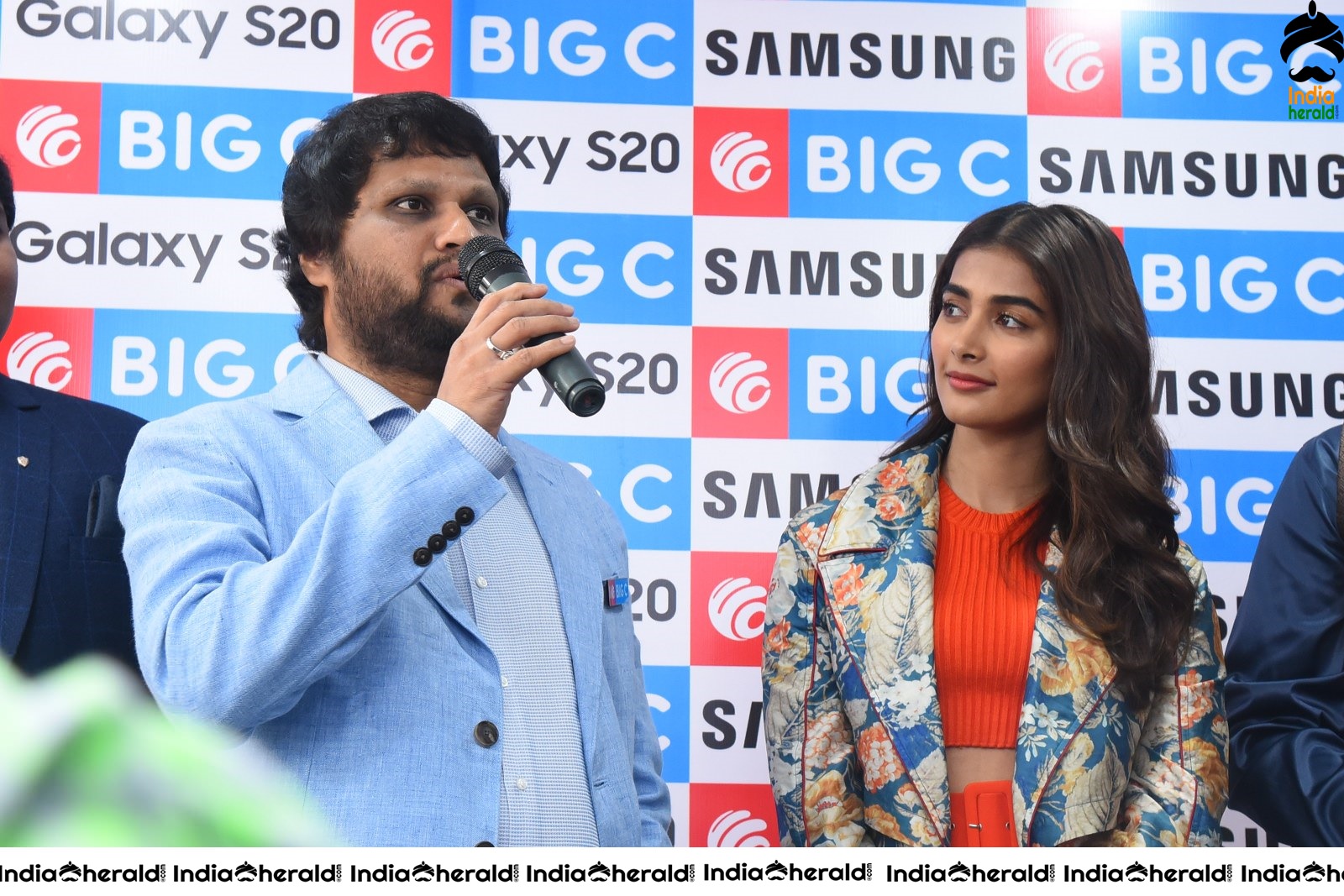 Pooja Hegde launches Samsung Galaxy S20 at Big C Madhapur Set 4