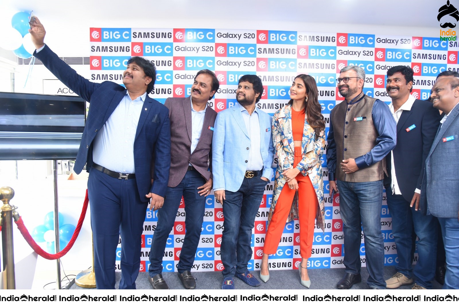 Pooja Hegde launches Samsung Galaxy S20 at Big C Madhapur Set 4