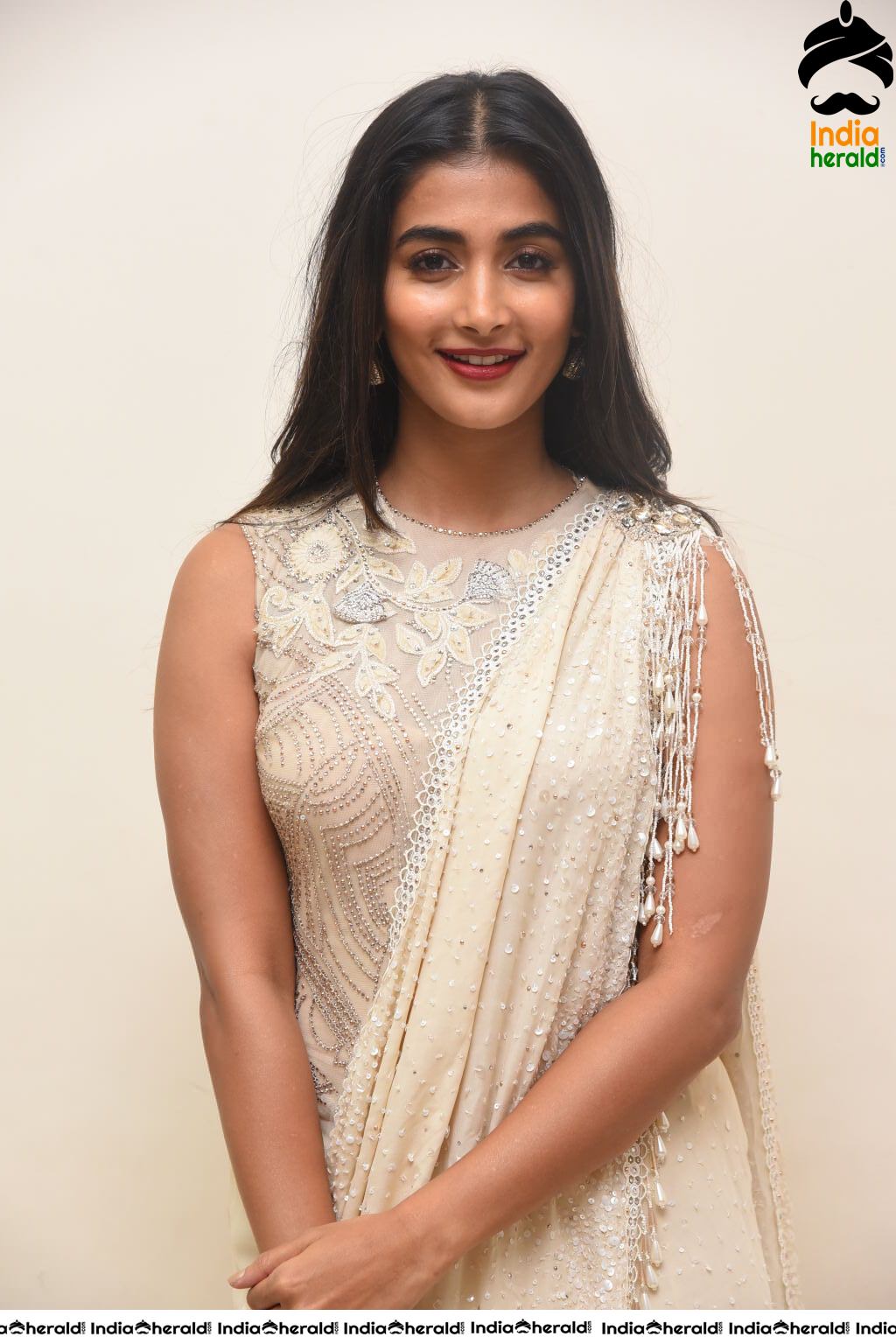 Pooja Hegde looking so desirable and teasing in these photos Set 2