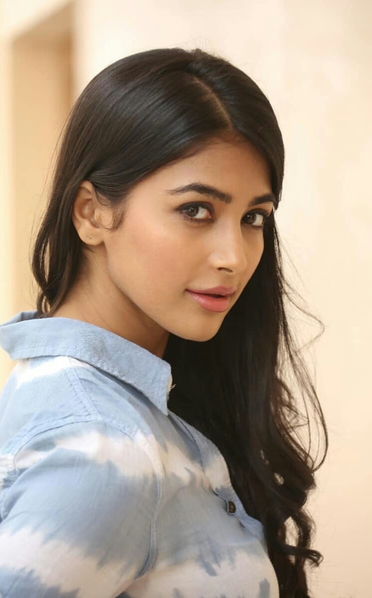 Pooja Hegde Sexy Hot In Blue Striped Attire