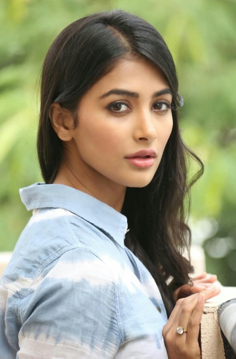 Pooja Hegde Sexy Hot In Blue Striped Attire