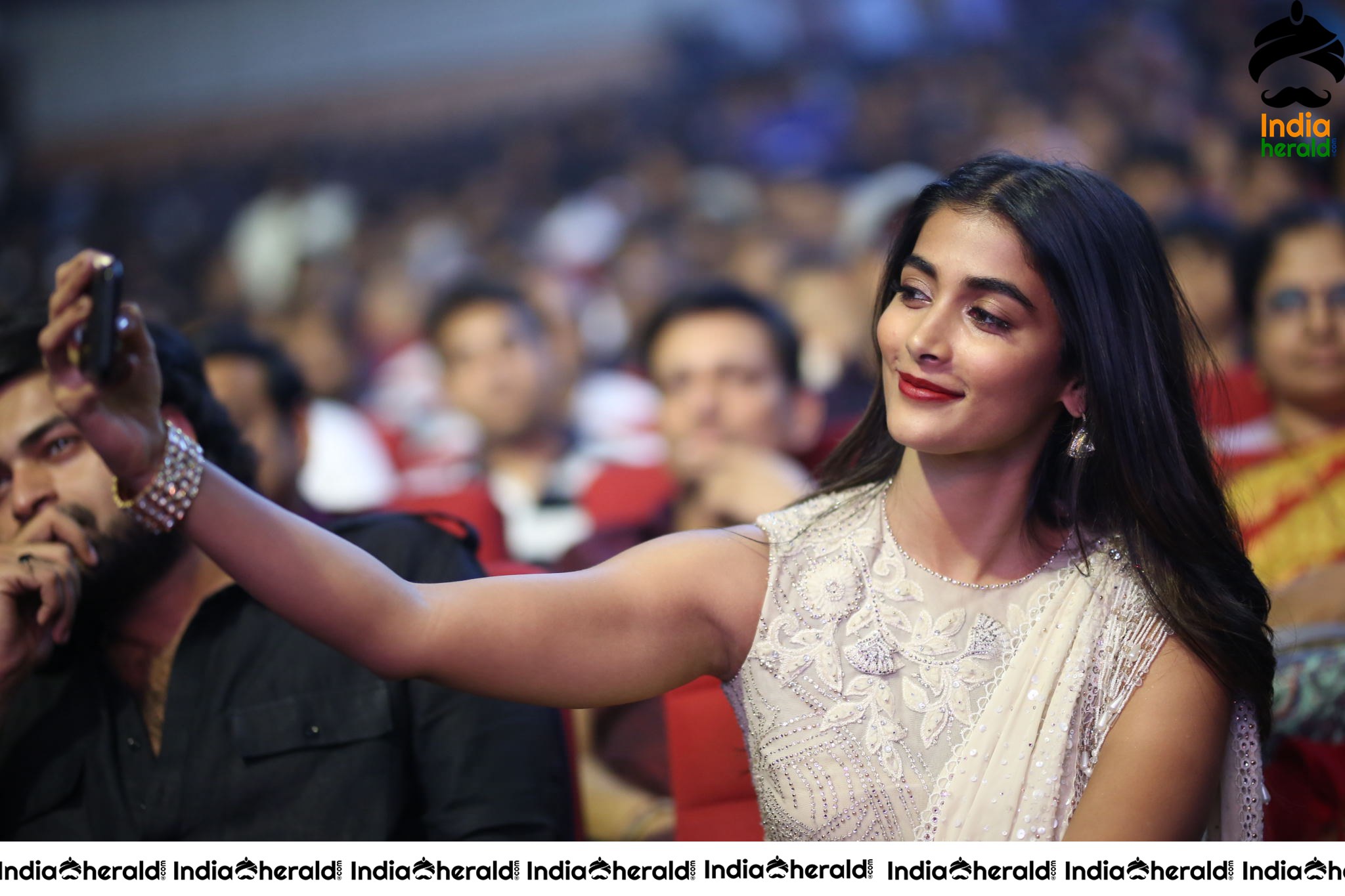 Pooja Hegde Speech On The Stage Set 1