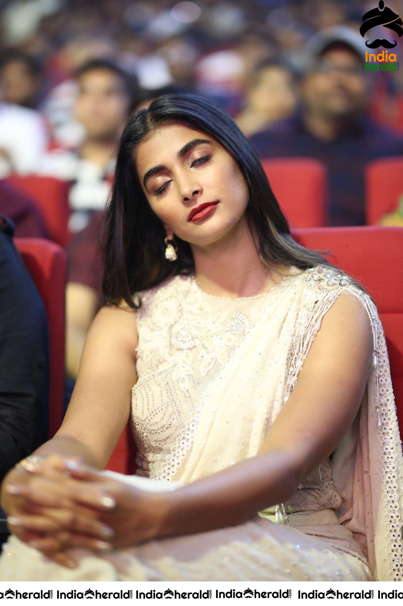 Pooja Hegde Speech On The Stage Set 1