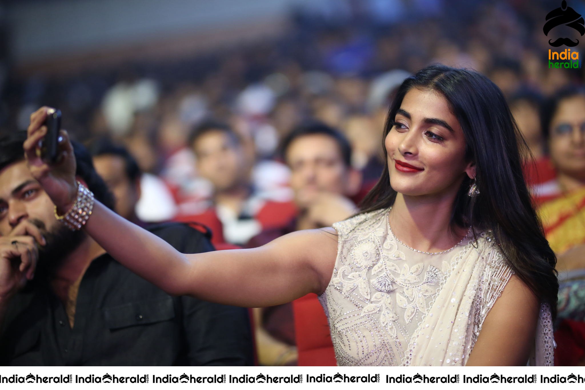 Pooja Hegde Speech On The Stage Set 1