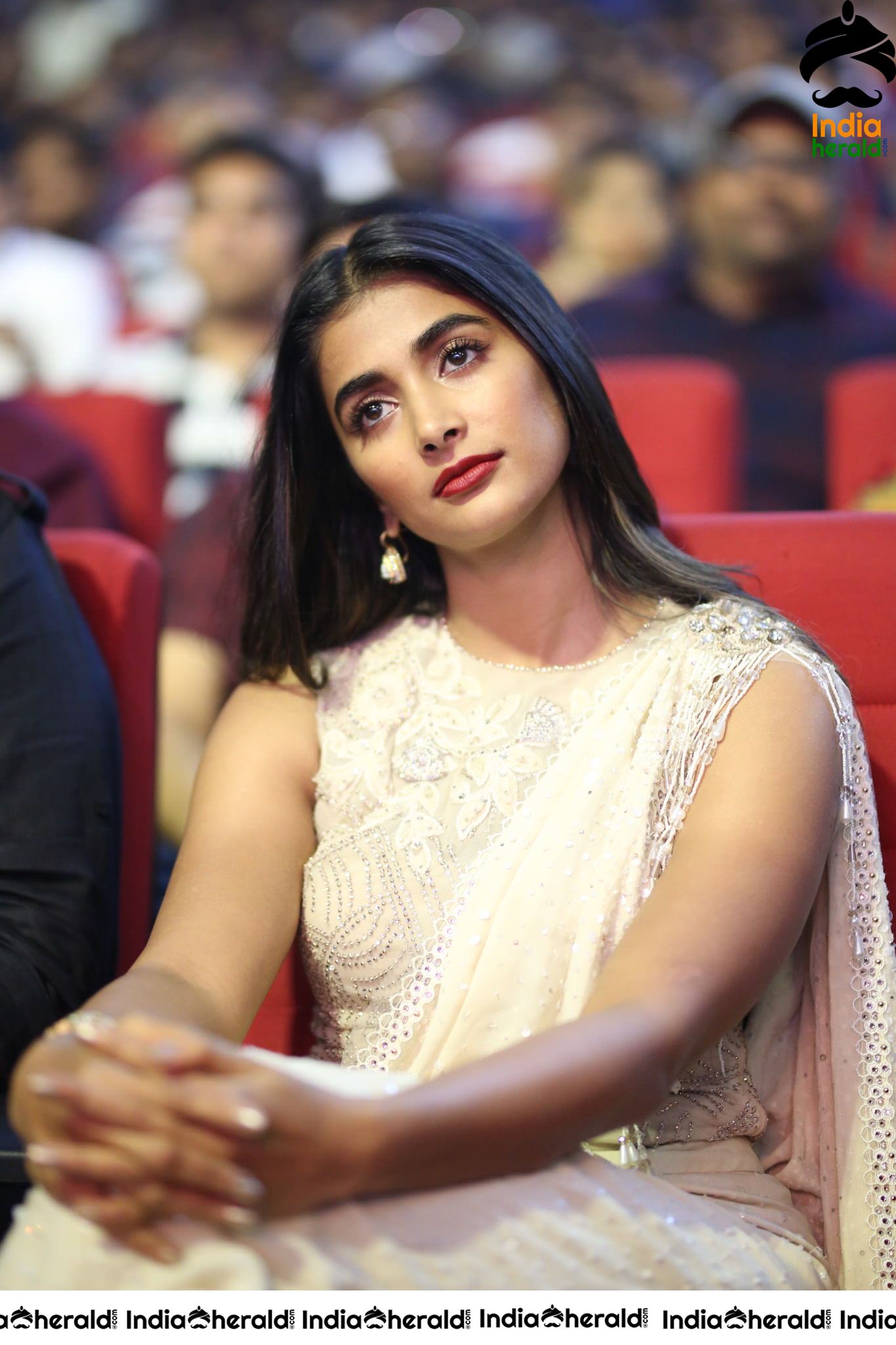 Pooja Hegde Speech On The Stage Set 1