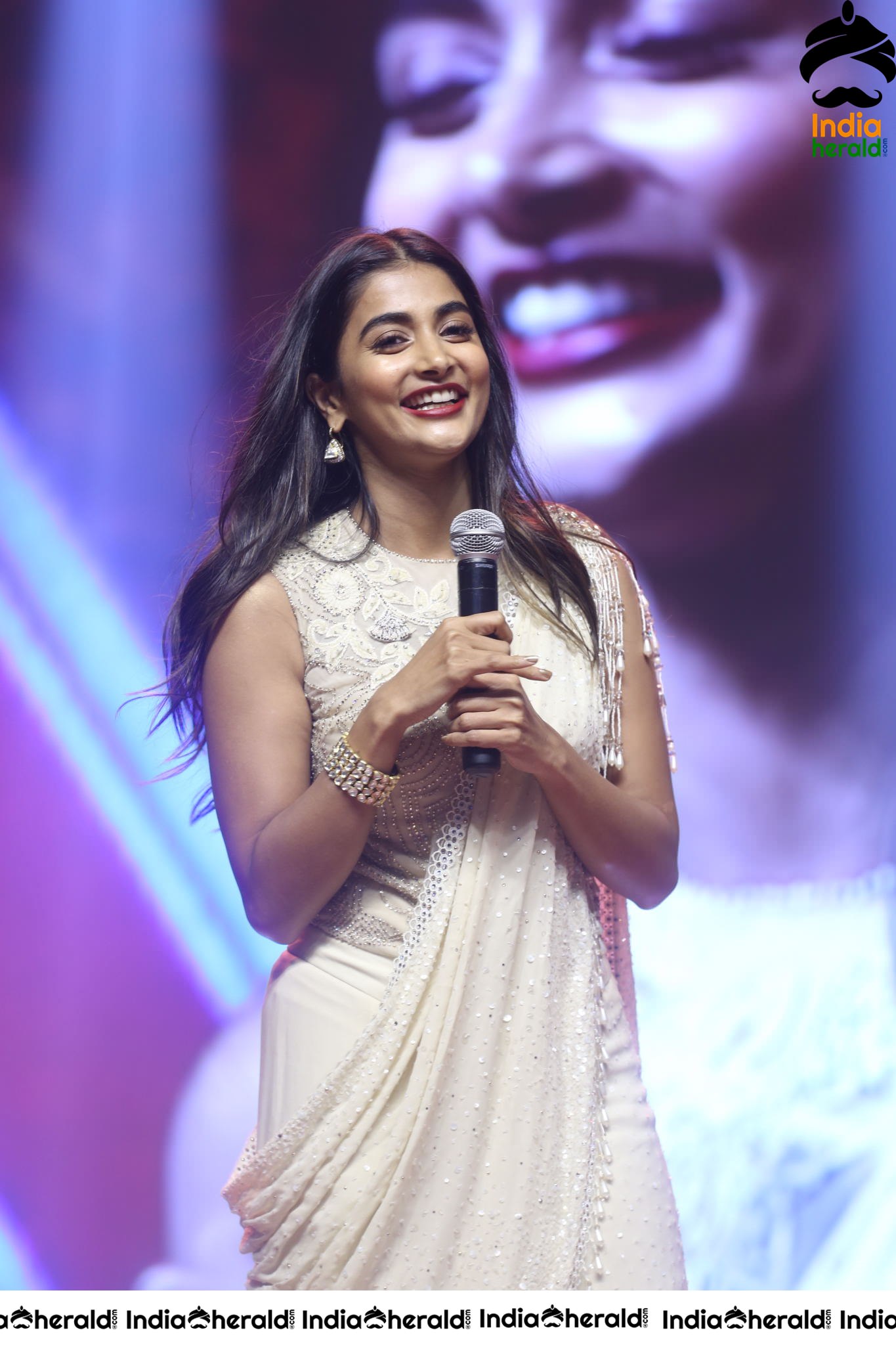 Pooja Hegde Speech On The Stage Set 2