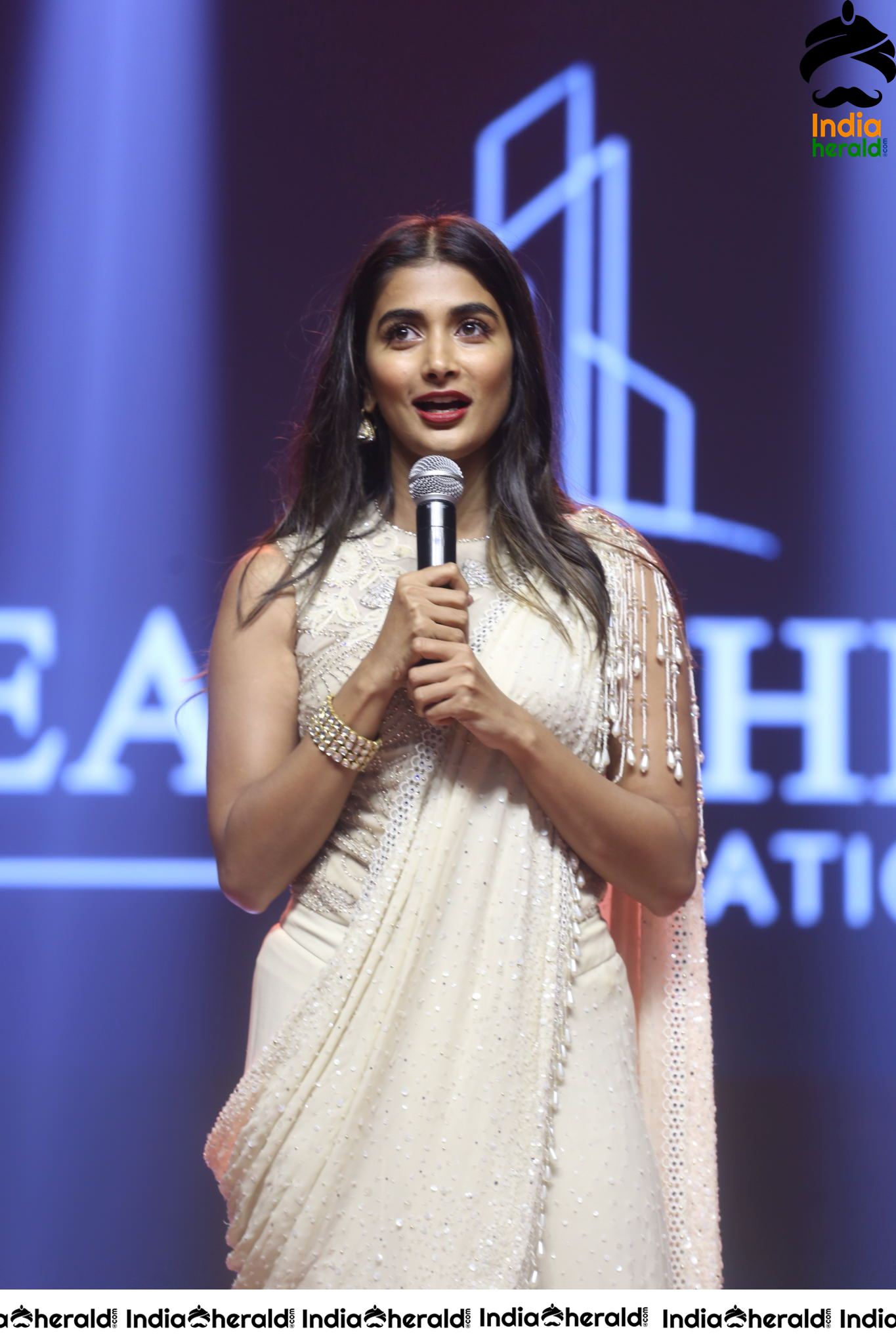 Pooja Hegde Speech On The Stage Set 2