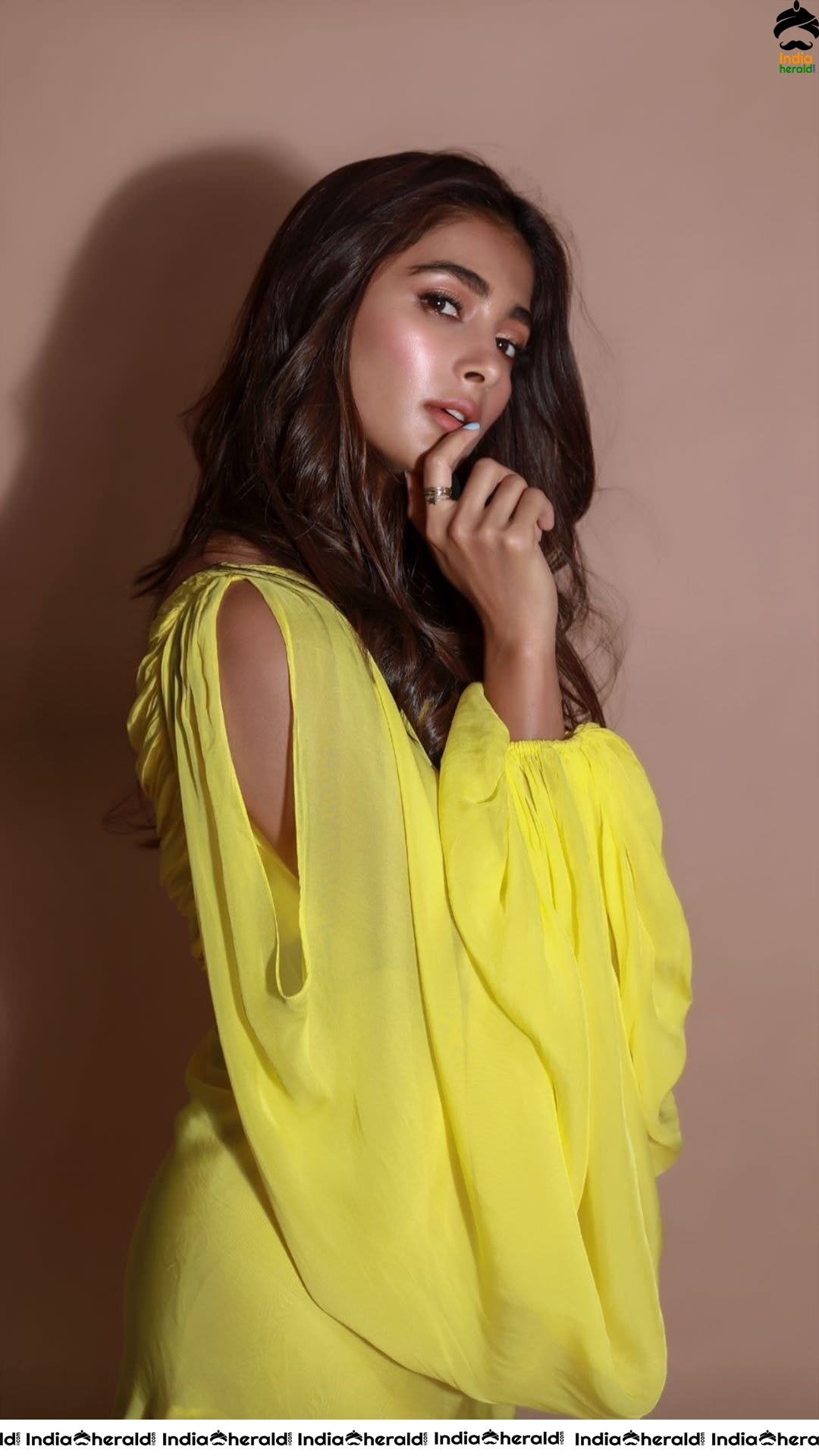 Pooja Hegde Will Make Your Jaws Drop by exposing her Flat Midriff in these Latest Hot Photos