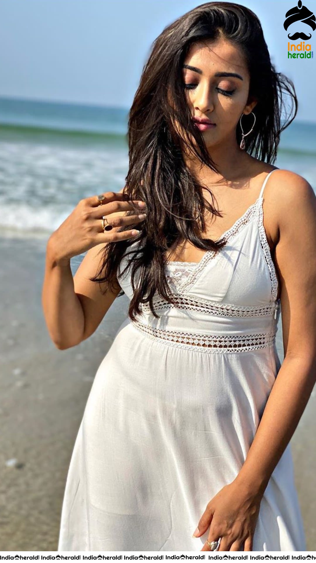 Pooja Jhaveri latest clicks at a Beach