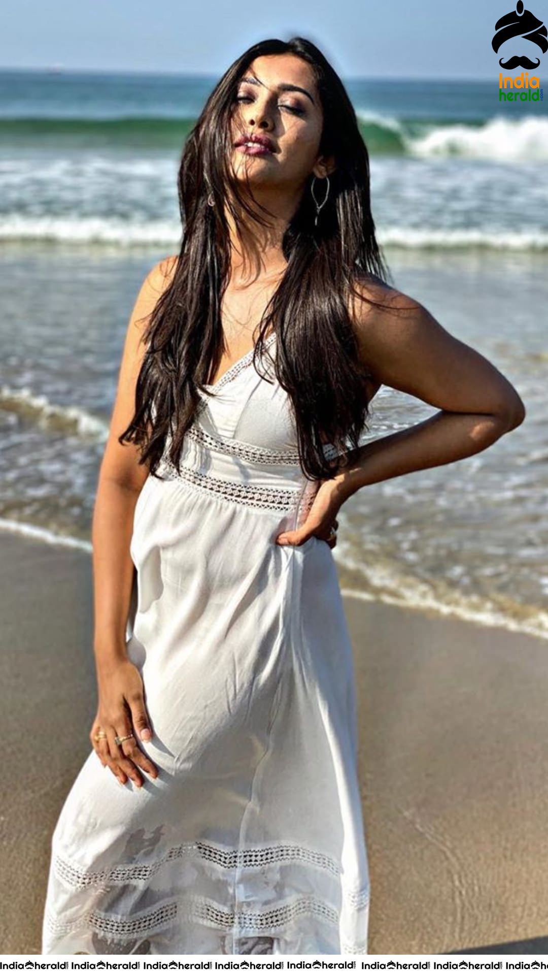 Pooja Jhaveri latest clicks at a Beach