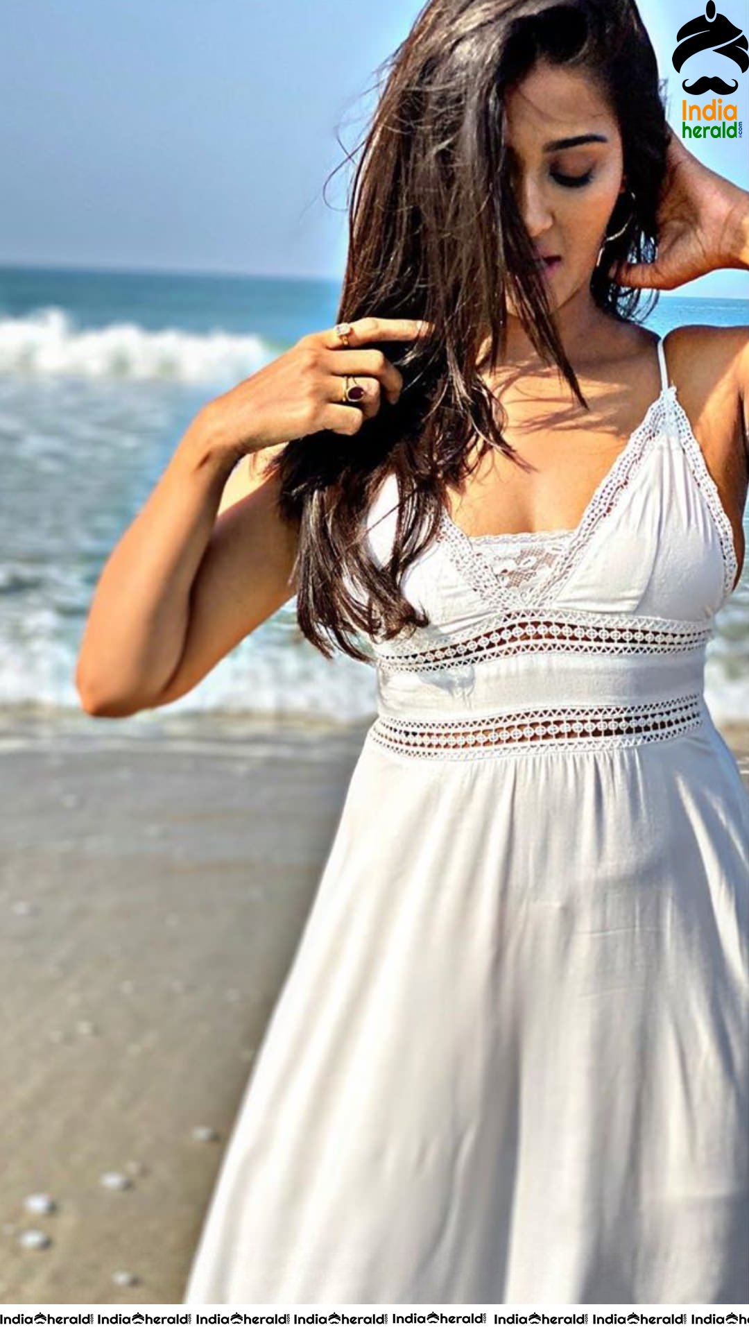 Pooja Jhaveri latest clicks at a Beach