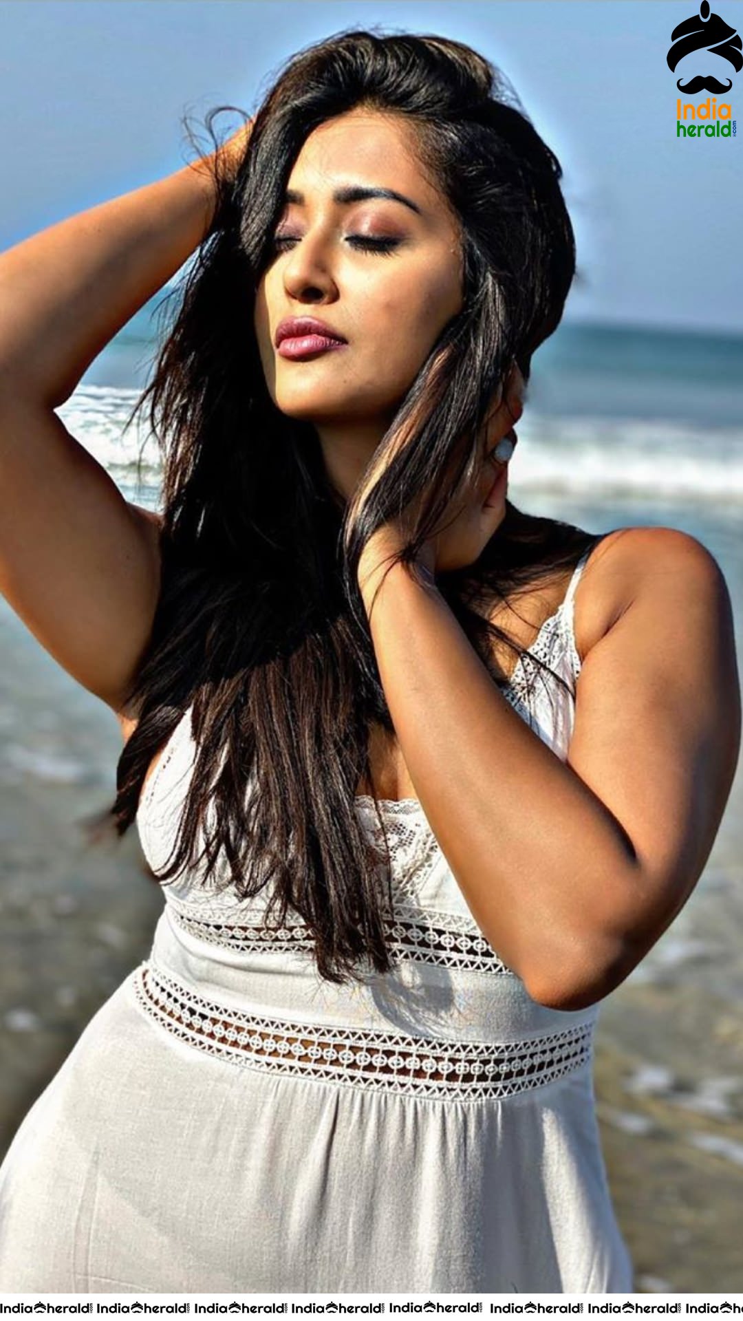 Pooja Jhaveri latest clicks at a Beach