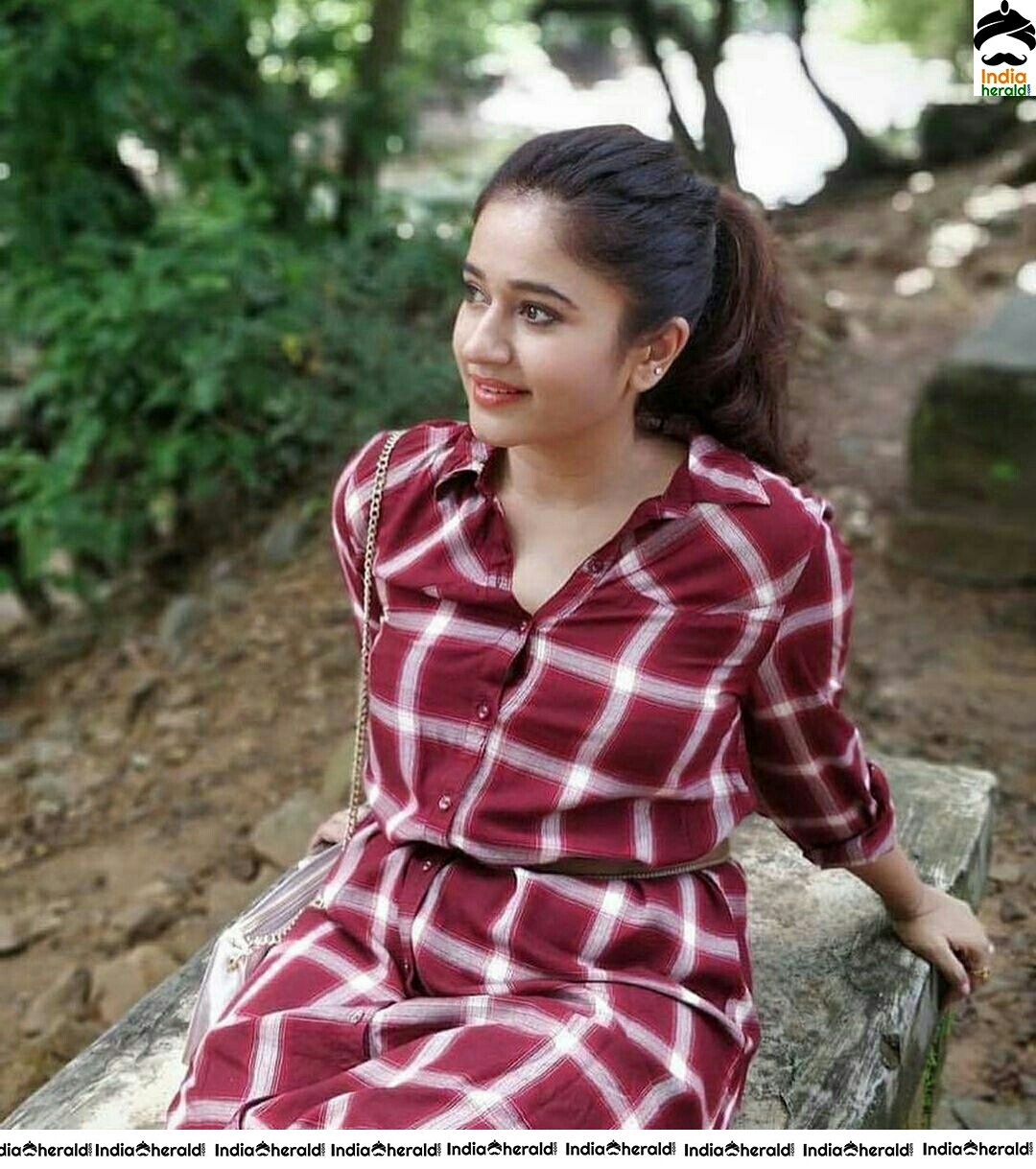 Poonam Bajwa Looking oomph Sexy In These Photos