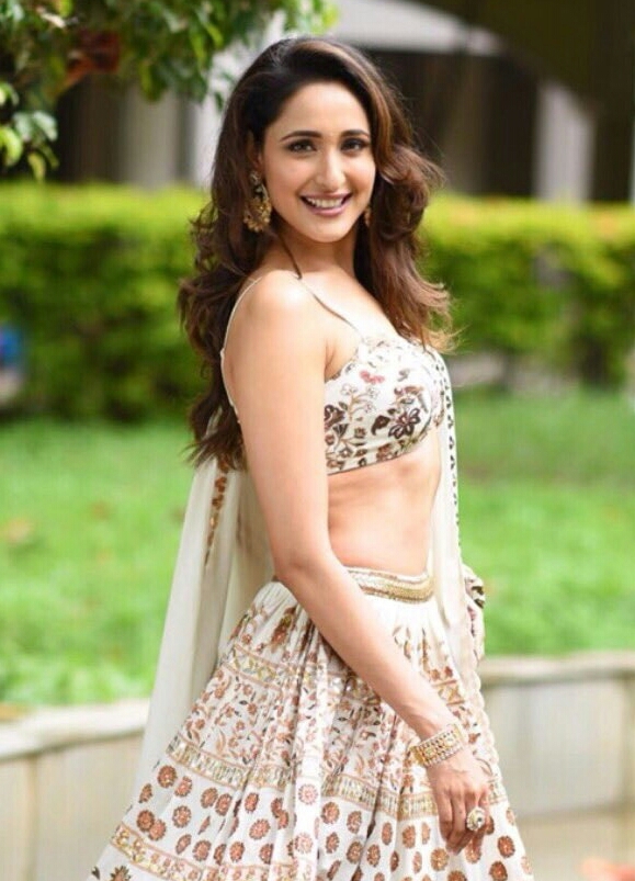 Pragya Jaiswal Oozing Hotness By Revealing Waistline In A Choli