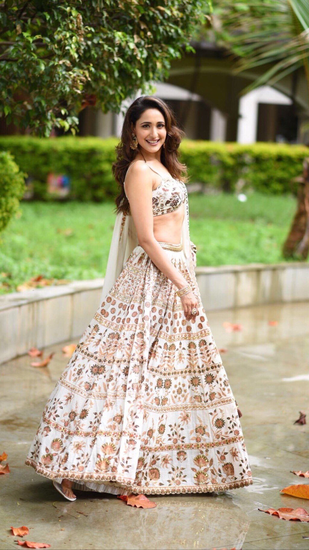 Pragya Jaiswal Oozing Hotness By Revealing Waistline In A Choli